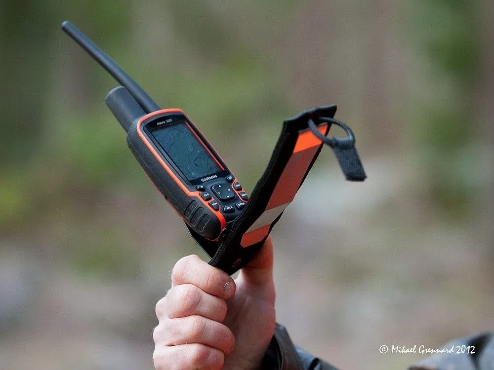 Holderen passer både Garmin 320 og Garmin Alpha 100 Hundepeiler.(Illustrasjonsbilde, hundepeiler medfølger ikke.)